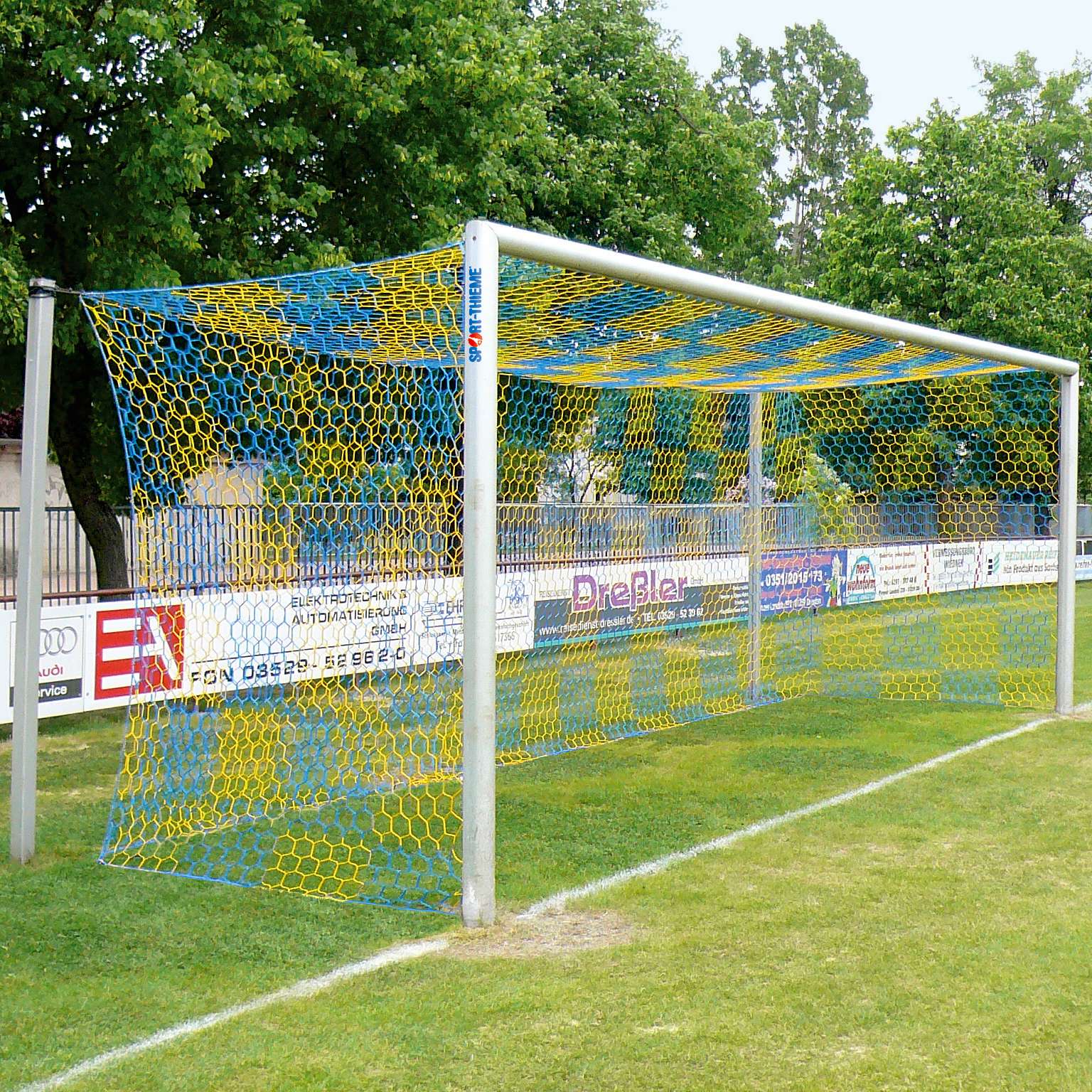 Sport-Thieme Großfeld-Fußballtor in Bodenhülsen stehend, mit freier Netzaufhängung, Alu, Mattsilber eloxiert , Netzhalter Unkategorisiert online kaufen