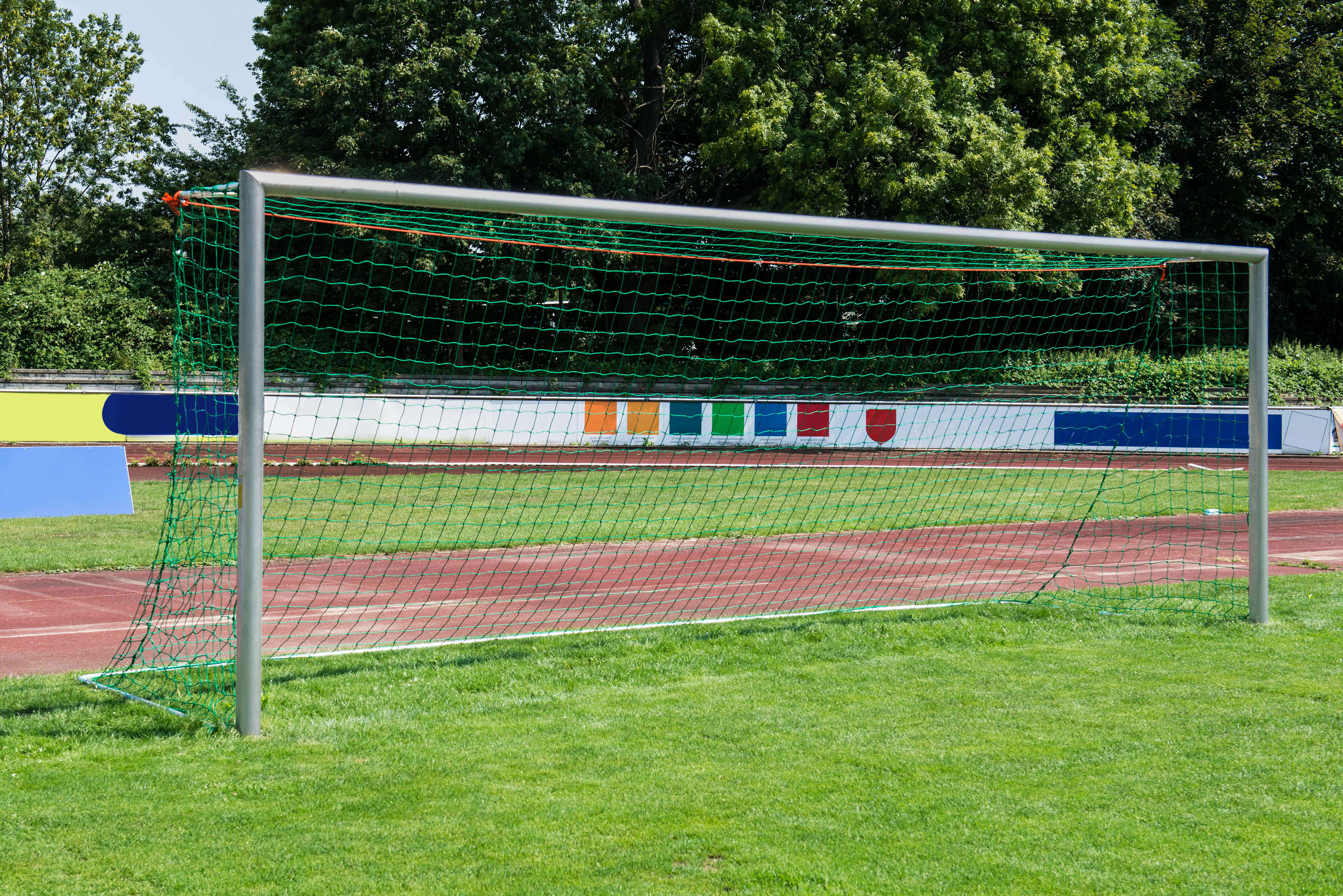 Sport-Thieme Großfeld-Fußballtor in Bodenhülsen stehend, mit SimplyFix Netzbefestigung, weiß, Silber Unkategorisiert online kaufen Sport-Thieme Großfeld-Fußballtor in Bodenhülsen stehend, mit SimplyFix Netzbefestigung, weiß, Silber Unkategorisiert online kaufen